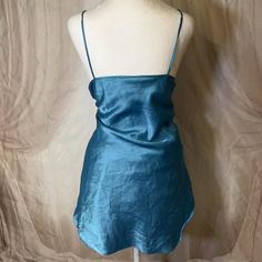 Bright blue lace slip dress with adjustable straps mermaid, and fairy core this is a vintage piece, has baby blue lacing all over it. I would say it’s more like a vibrant blue with a rose in between it and it has a opened front teardrop size small

Clothes and accessories are not included in sale, items are pinned on mannequin

Flat measures inches:
Waist 18.5
Bottom front w
Back Length 23.5
Front length 27.5

Pls ready policy before buying every items is recorded when shipped and package for mi